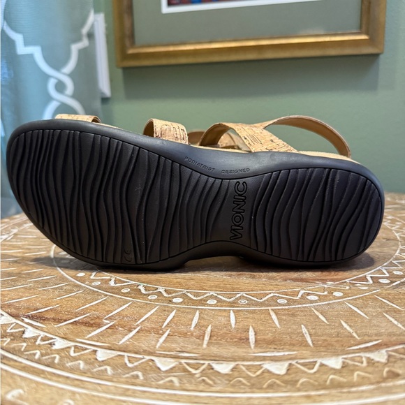 NWOT Vionic Amber Tan Strappy Sandals - Size 8 - Picture 4 of 15